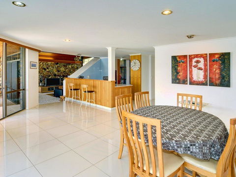 Yulunga 20 - 4 BDRM Canal Home With Pool - Accommodation Fremantle 2