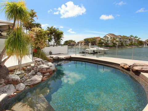 Yulunga 20 - 4 BDRM Canal Home With Pool - Accommodation Fremantle 0