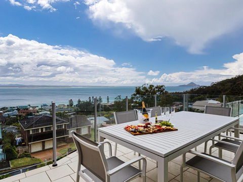 Maison De La Mer 30 Mulubinda Parade - Luxurious, Linen, Aircon And Panoramic Views - Accommodation Fremantle 0