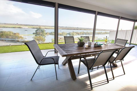 Serenity And Sweeping Murray River Views - Accommodation Fremantle 1