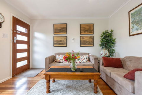 Spacious Bungalow5min Walk To Station5min To Box HillWiFiParking - Accommodation Fremantle 0