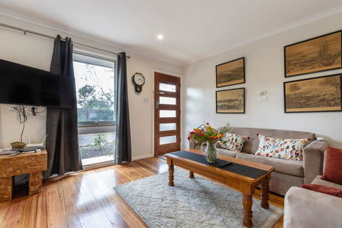 Spacious Bungalow5min Walk To Station5min To Box HillWiFiParking - Accommodation Fremantle 1
