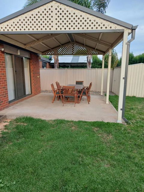 A Beautiful And Spacious Home - Accommodation Fremantle 2