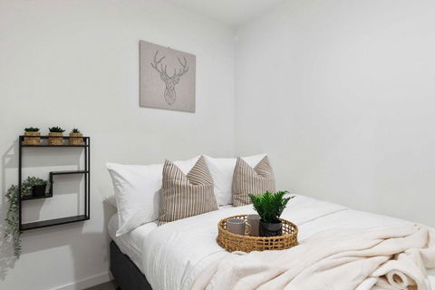 A Chic 2BR Apt Right Next To Melbourne Central - Accommodation Fremantle 4