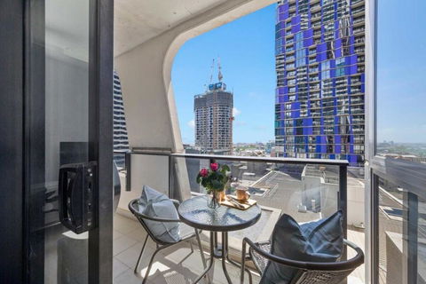 A Cozy 2BR Apt Next To Queen Victoria Market & Melbourne Central With City Views - Accommodation Fremantle 0