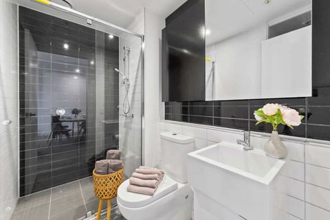 A Cozy 2BR Apt Next To Queen Victoria Market & Melbourne Central With City Views - Accommodation Fremantle 2