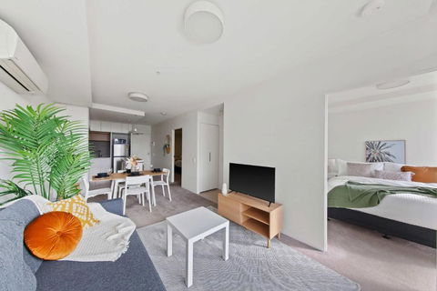 A Cozy & Plush 2BR Apt Next To The Yarra River - Accommodation Fremantle 1