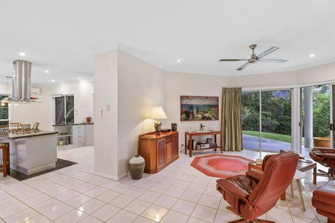 A Piece Of Tropical Paradise-Near Crystal Cascades - Accommodation Fremantle 4