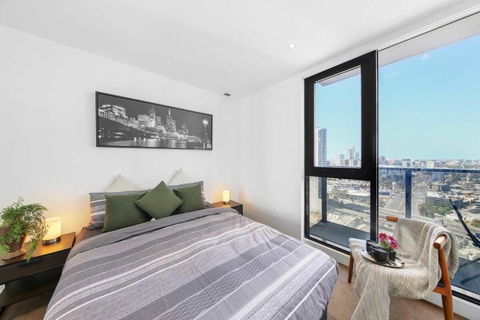 A Stylish 2BR Apt With City Views In Southbank - Accommodation Fremantle 2
