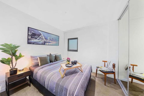 A Stylish 2BR Apt With City Views In Southbank - Accommodation Fremantle 4