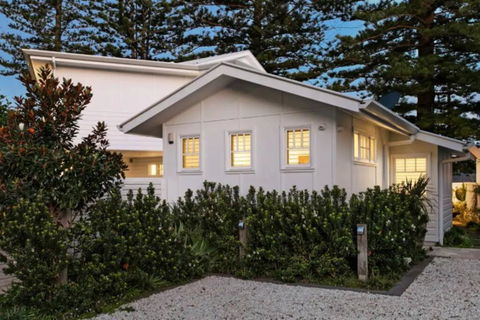 Absolute Beach Front House Panoramic Views - Accommodation Fremantle 2