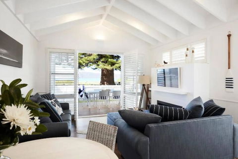 Absolute Beach Front House Panoramic Views - Accommodation Fremantle 4