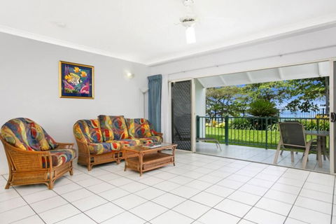 Absolute Beachfront Apartment - Accommodation Fremantle 0