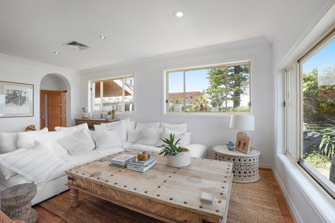 Absolute Beachfront Luxury In Narrabeen - Accommodation Fremantle 4