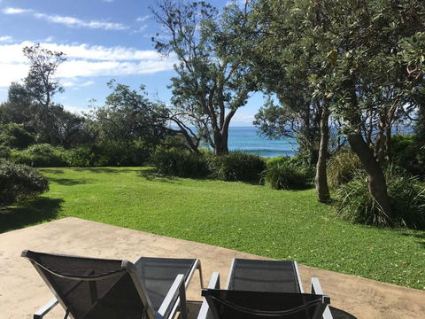 Absolute Beachfront Mollymook - Accommodation Fremantle 2