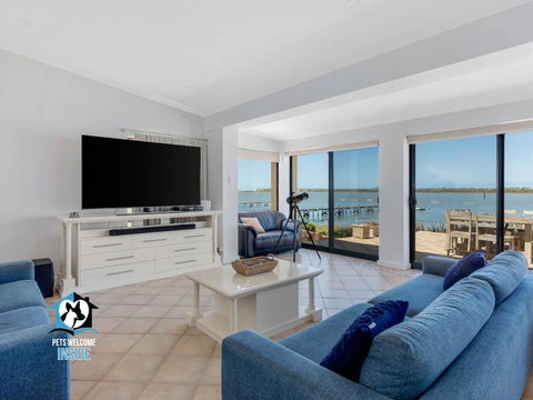 Absolute Water Frontage W/ Jetty + Boat Ramp - Accommodation Fremantle 1