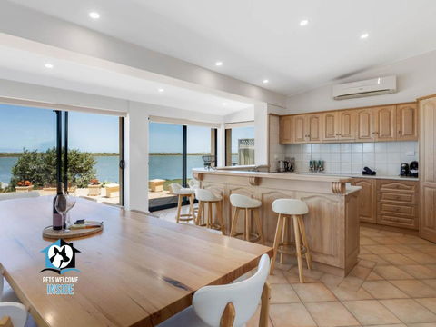 Absolute Water Frontage W/ Jetty + Boat Ramp - Accommodation Fremantle 2
