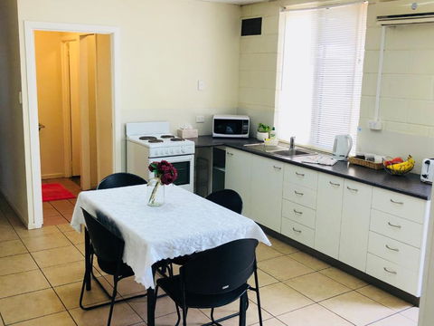 Accommodation @ Isa - Accommodation Fremantle 3