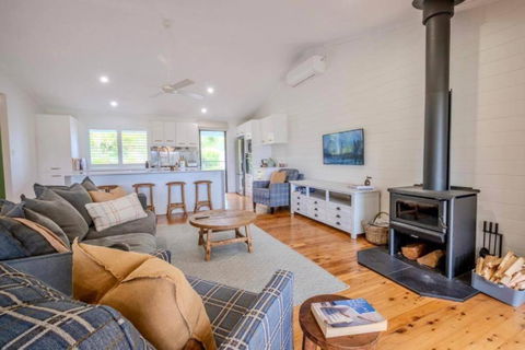 Acreage Near Currumbin Beach - Accommodation Fremantle 1