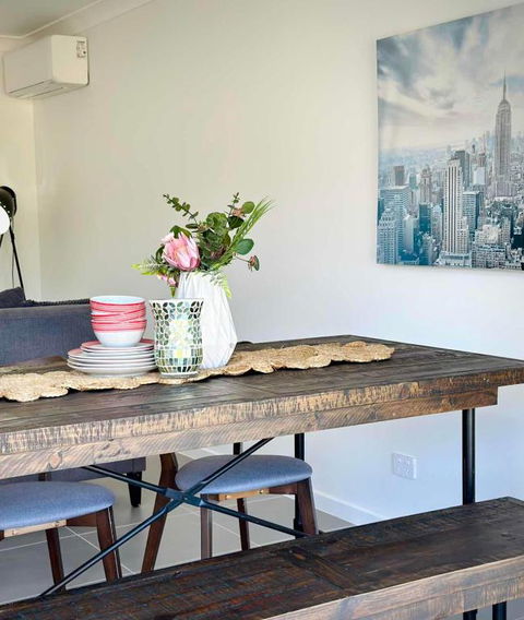 Adorable Modern 4 Br House WiFi & Parking - Accommodation Fremantle 1