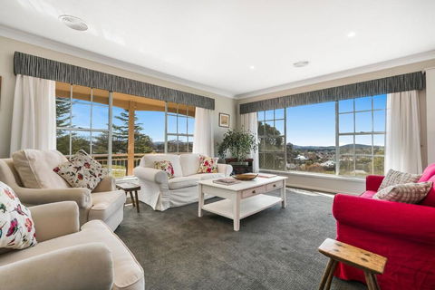 A House With A View, Molong. NSW - Accommodation Fremantle 0