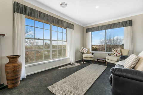 A House With A View, Molong. NSW - Accommodation Fremantle 4