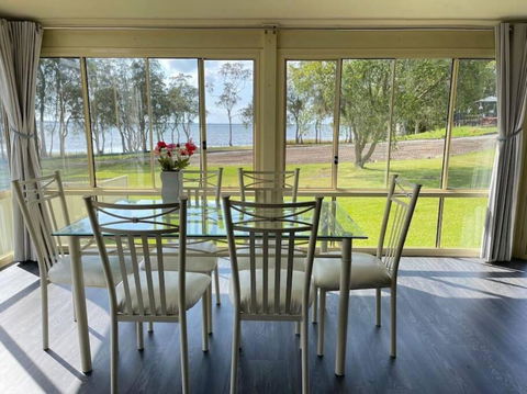 Aircabin - Tuggerawong - Lake Front - 3 Beds House - Accommodation Fremantle 0