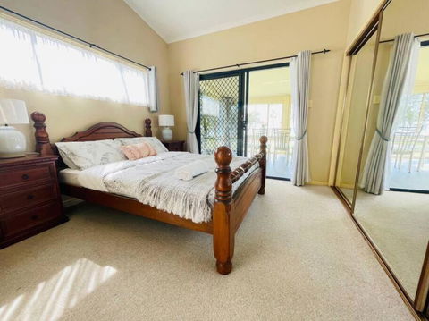 Aircabin - Tuggerawong - Lake Front - 3 Beds House - Accommodation Fremantle 3