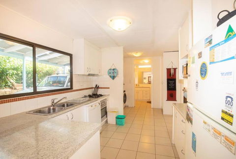 Allamanda Cottage - Close To Beach - Pet Friendly - Accommodation Fremantle 2