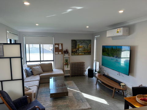 Amazing Air Austral With AC And Built-in Wardrobe - Accommodation Fremantle 0