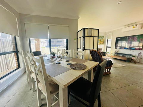 Amazing Air Austral With AC And Built-in Wardrobe - Accommodation Fremantle 3