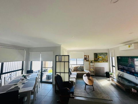Amazing Air Austral With AC And Built-in Wardrobe - Accommodation Fremantle 2