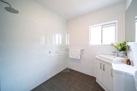 Ambrosia - Designer 3BR WiFi - Accommodation Fremantle 1
