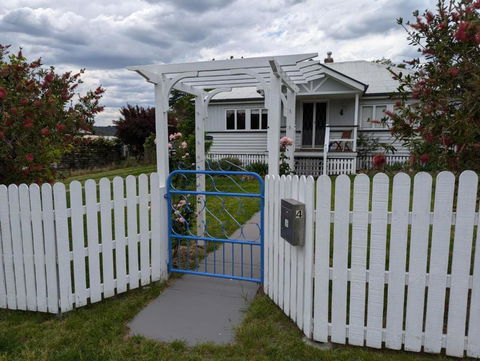 Amiens Cottage. Queenslander, Charming, Central. - Accommodation Fremantle 0