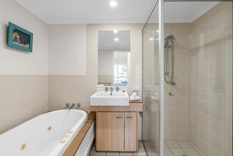 Amphora Palms - By Reef Stays - Accommodation Fremantle 4
