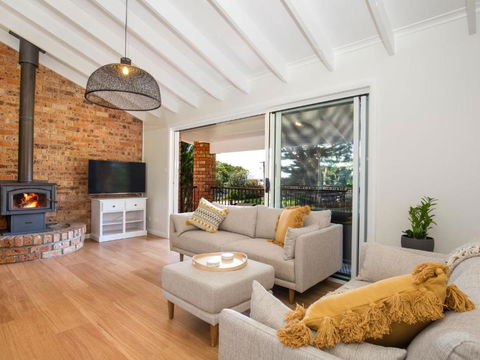 Anacapri - Pet Friendly - Opposite Beach - Fireplace - Accommodation Fremantle 2