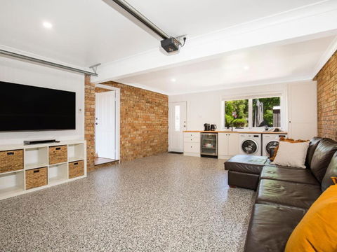 Anacapri - Pet Friendly - Opposite Beach - Fireplace - Accommodation Fremantle 3