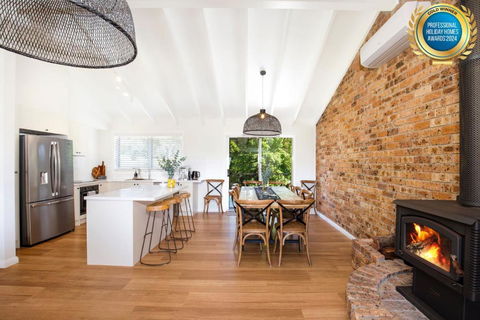 Anacapri - Pet Friendly - Opposite Beach - Fireplace - Accommodation Fremantle 1