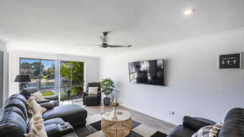 Anchorage Waterfront Unit In Yamba - Accommodation Fremantle 3