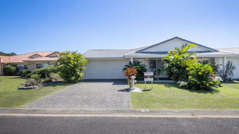Anchorage Waterfront Unit In Yamba - Accommodation Fremantle 0