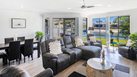 Anchorage Waterfront Unit In Yamba - Accommodation Fremantle 2