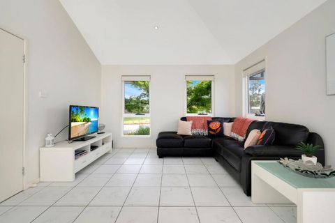 Annvilla - Two Bedroom Townhouse In Huskisson - Accommodation Fremantle 4