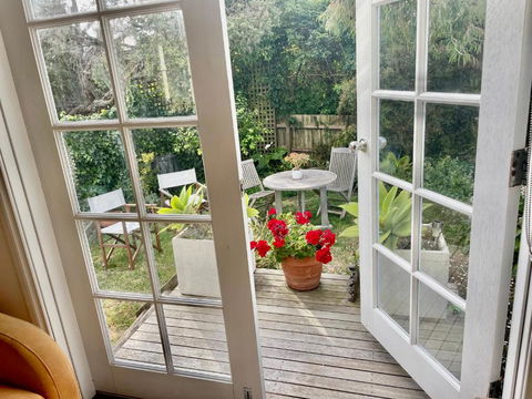 Artist Apartment Between Beach And Main - Accommodation Fremantle 1