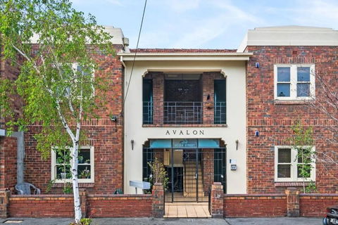 Awesome Albert Park Art Deco Gem 2 Bedroom Bevan 2 - Accommodation Fremantle 0