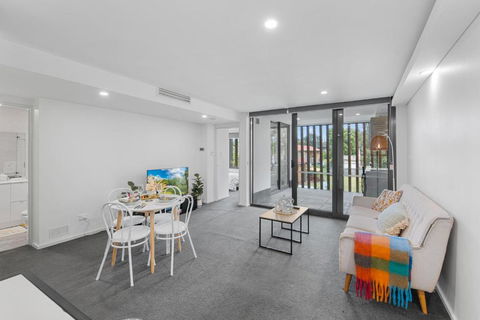 Apt Near Garden City&3km To QSAC - Accommodation Fremantle 0