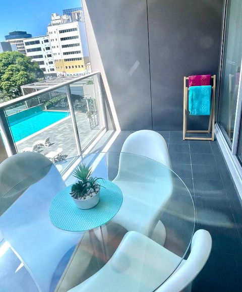 AQUA 306 POOLSIDE Luxury Apartment , Honeysuckle, NEWCASTLE FREE Parking - Accommodation Fremantle 2