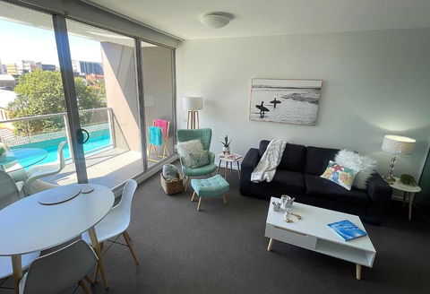 AQUA 306 POOLSIDE Luxury Apartment , Honeysuckle, NEWCASTLE FREE Parking - Accommodation Fremantle 4