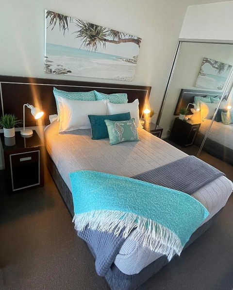 AQUA 306 POOLSIDE Luxury Apartment , Honeysuckle, NEWCASTLE FREE Parking - Accommodation Fremantle 3
