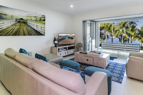 Aqua Aura - Bask In Beachfront Living - Accommodation Fremantle 1