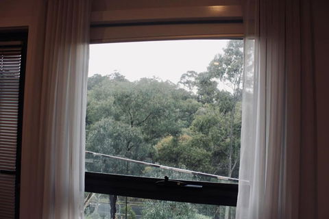 Architectural Crisp & Convenient Location - Accommodation Fremantle 1